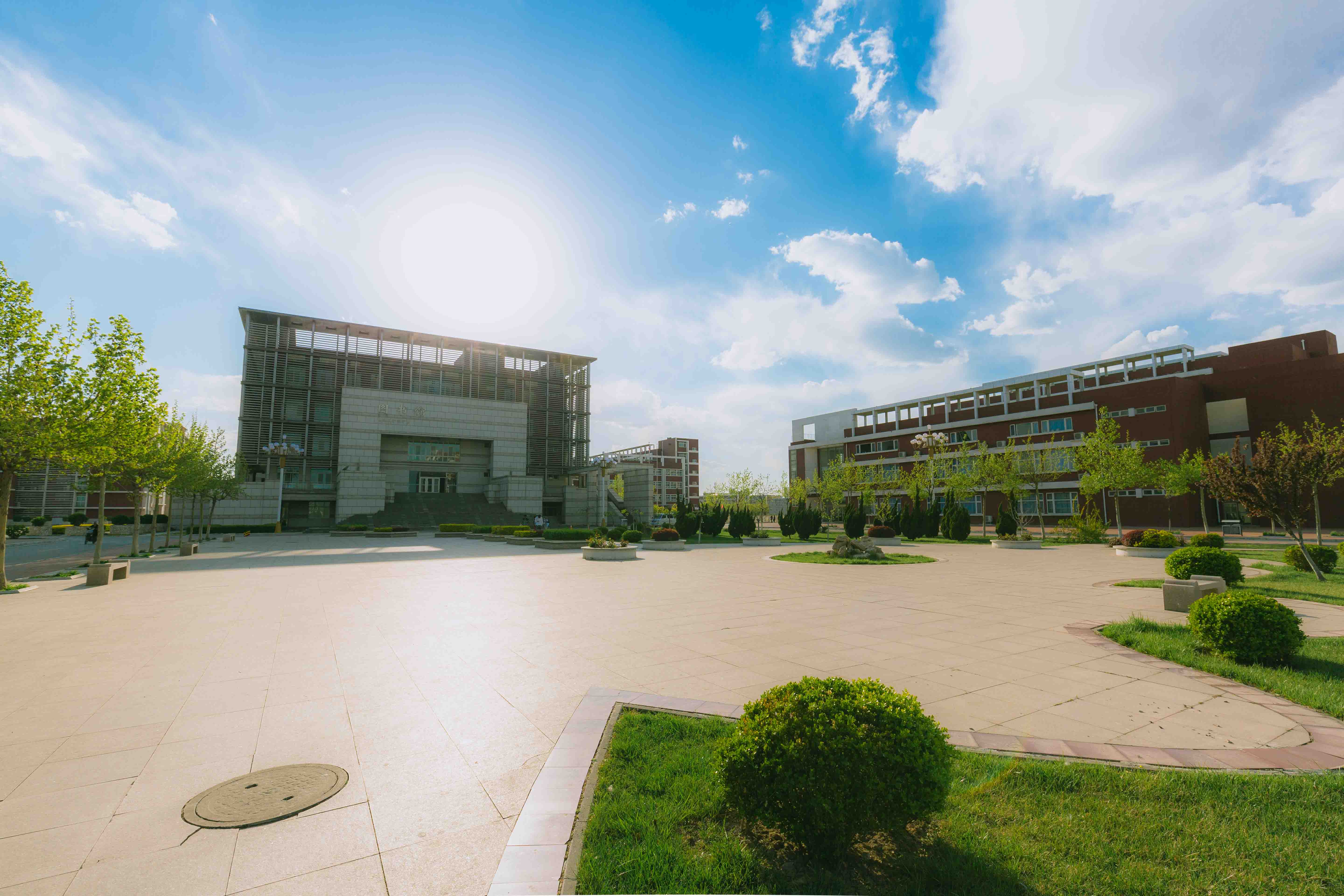 天津医科大学临床医学院美丽的校园风光