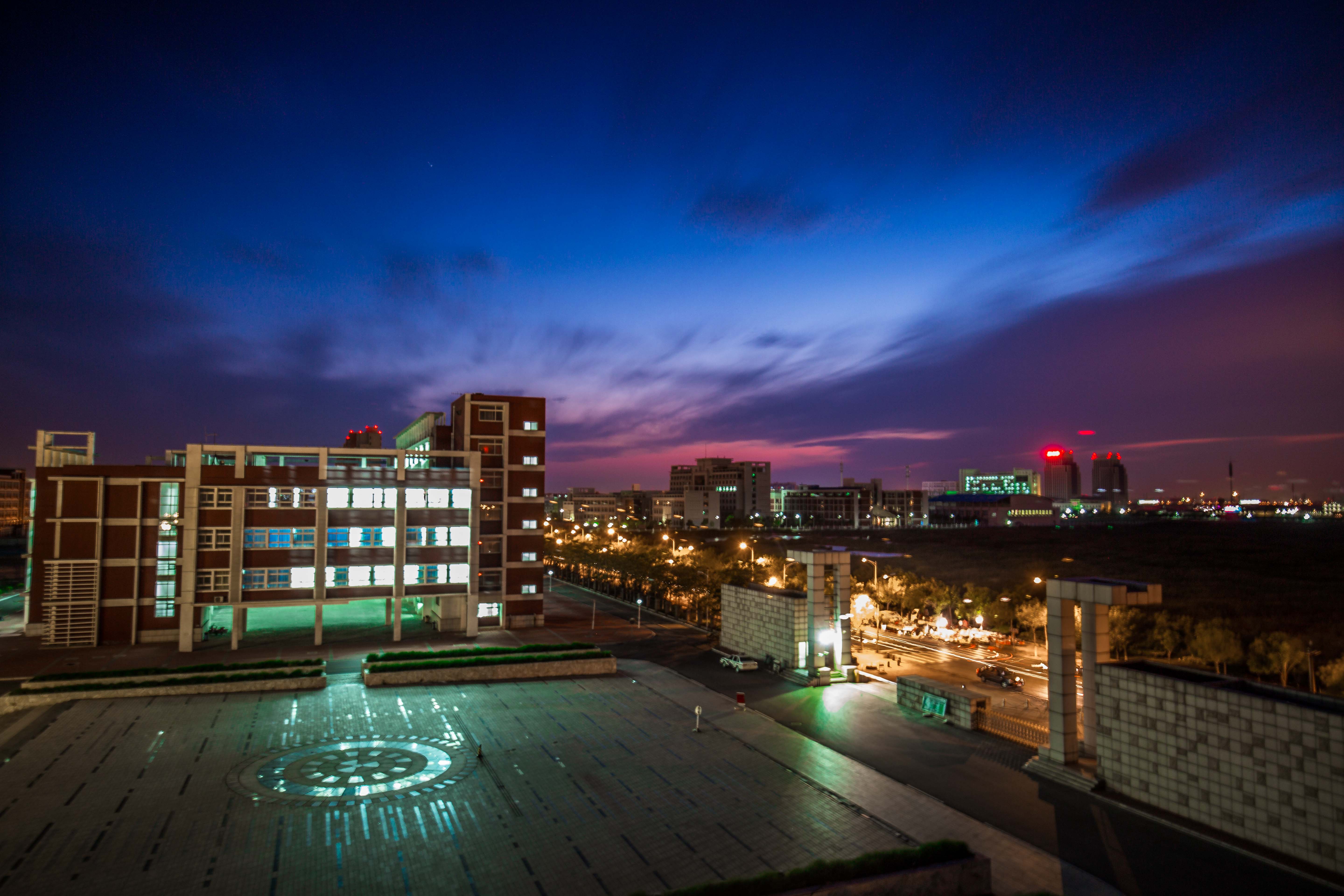 天津医科大学临床医学院美丽的校园风光