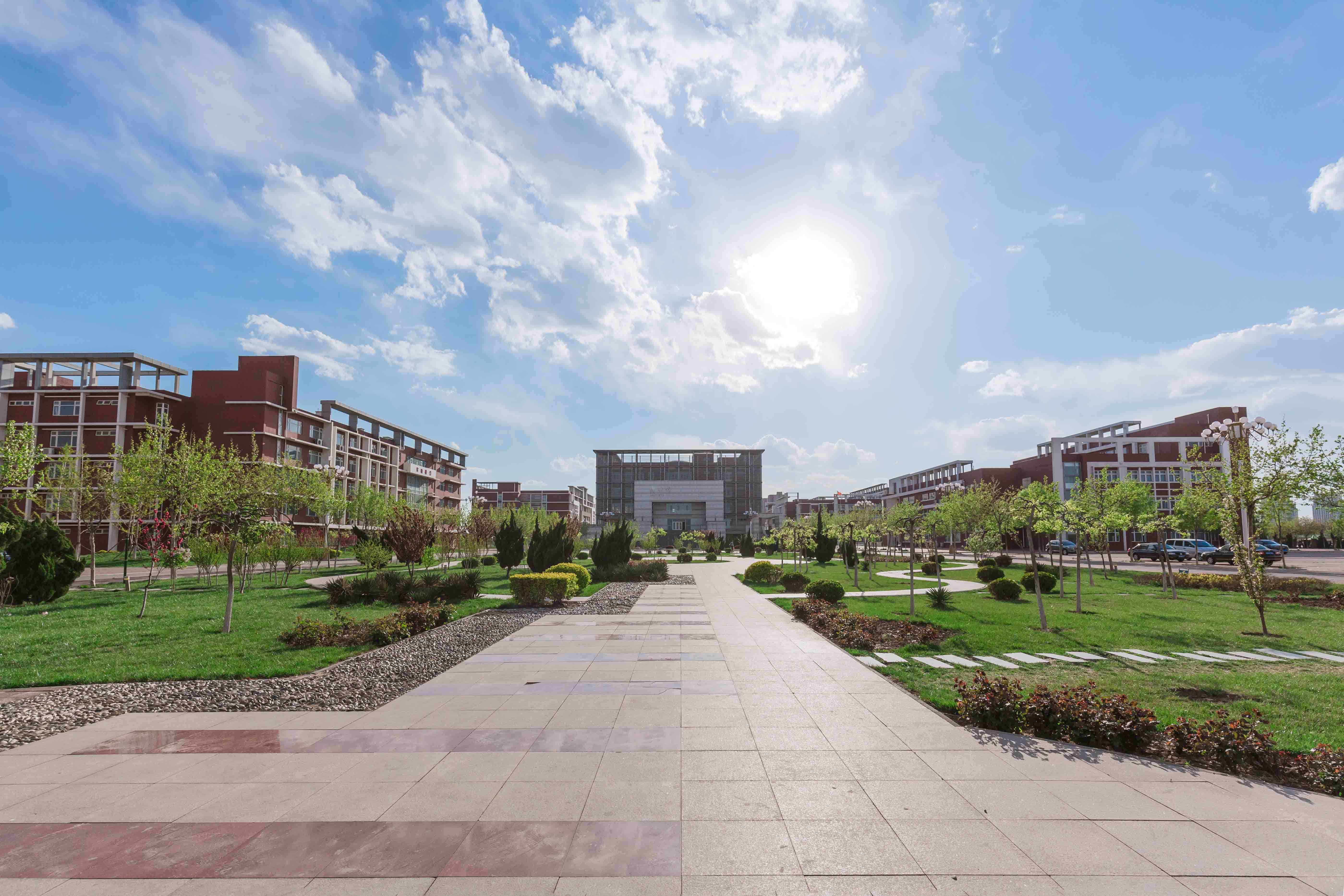 天津医科大学临床医学院美丽的校园风光